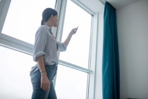 カーテンレールの天井付けとは｜DIYや賃貸の注意点まで解説