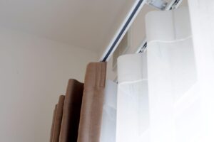 カーテンレールのTOSOを完全ガイド｜比較と交換方法まで解説